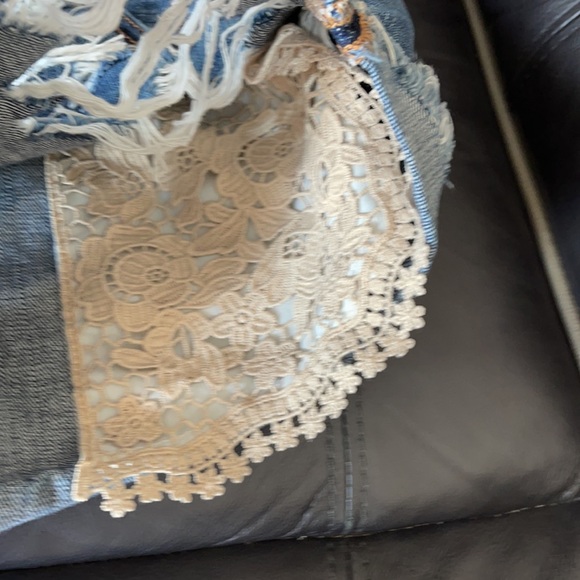 American Eagle Shorts Size 4 - Picture 5 of 5